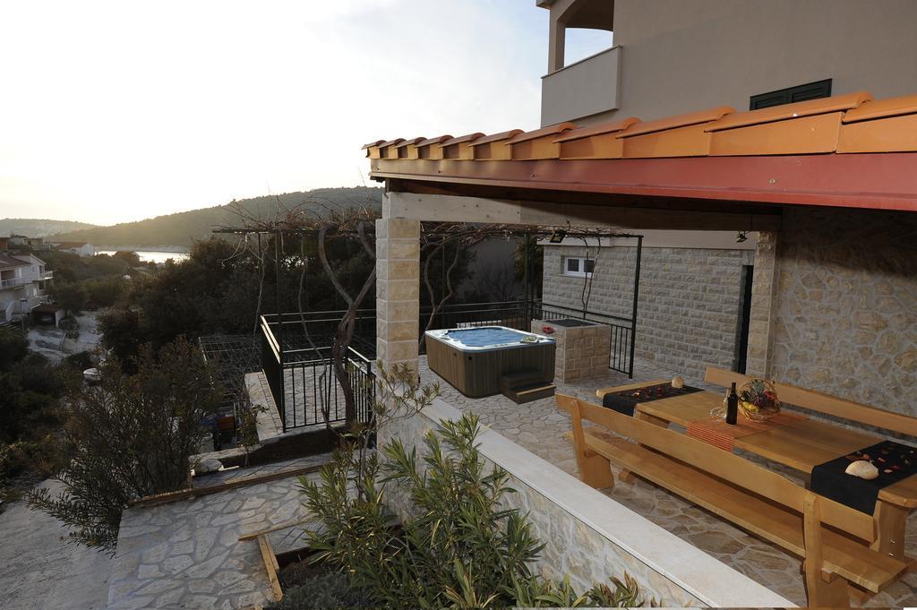 Holiday Home Mirna Vala Sevid Extérieur photo
